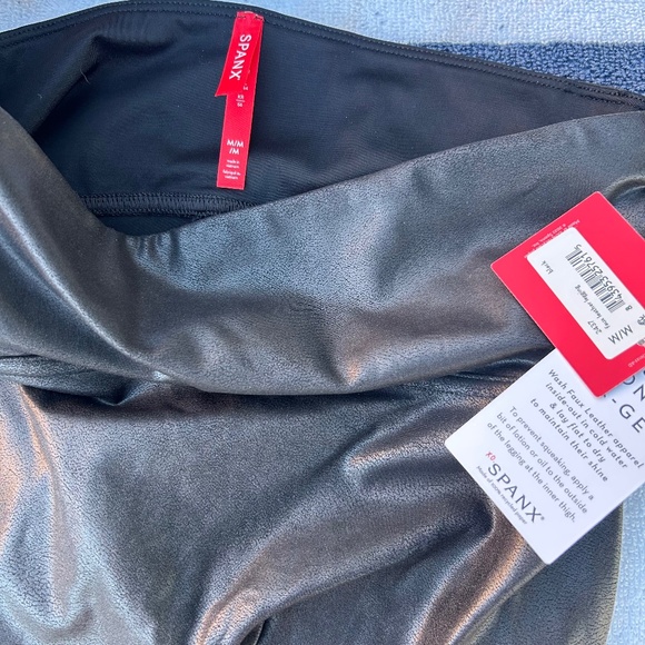 Spanx Stylish Black Faux Leather Leggings NWT - Picture 5 of 6